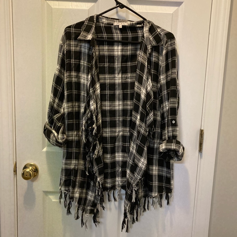WILLOW & CLAY plaid button up. Never worn!